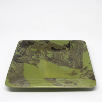 Petite assiette carrée en nériage vert et noir