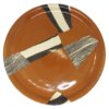 Grande assiette rouge, décor nerikomi noir et blanc