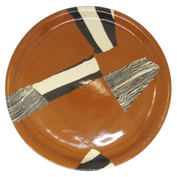 Grande assiette rouge, décor nerikomi noir et blanc